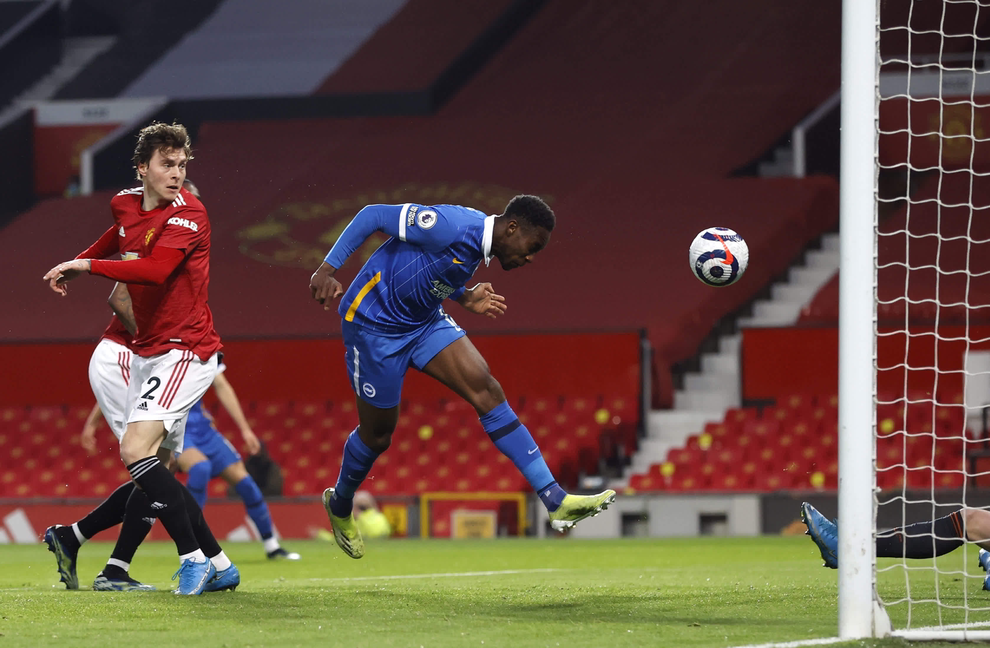 普荷斯在 2011 年离开圣路易斯加盟天使，签下 10 年 2.4 亿美元震撼合同